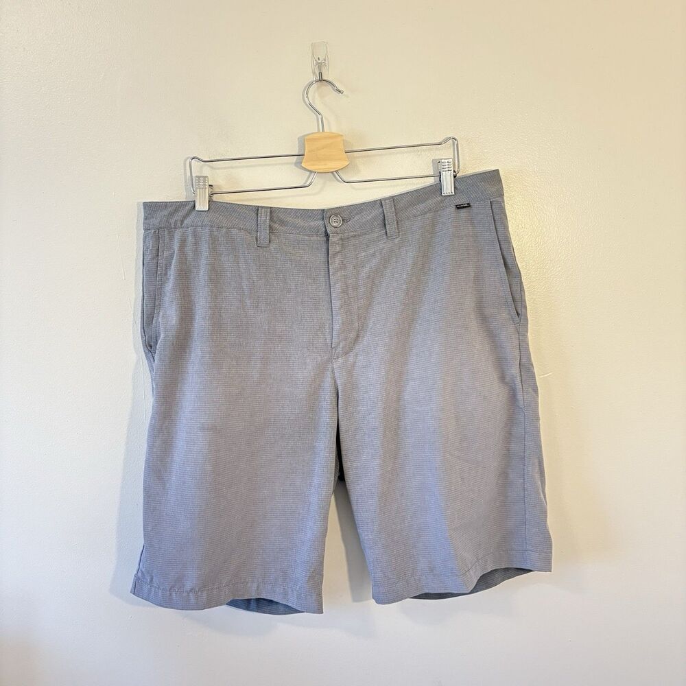 Travis Mathew Golf Shorts Pinstripe Sz 38 Performance Athletic
